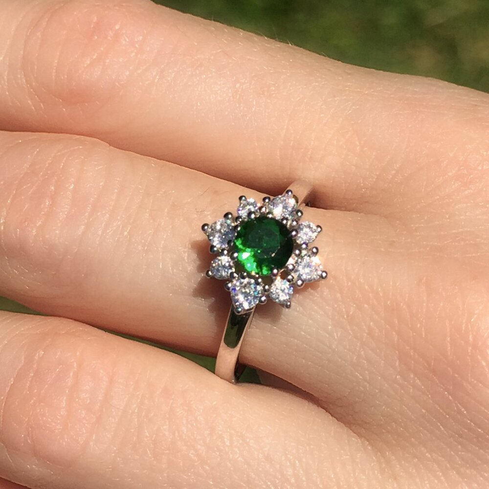Stunning Emerald Simulant Green Stone 925 Sterling Silver Ring, Stamped 925